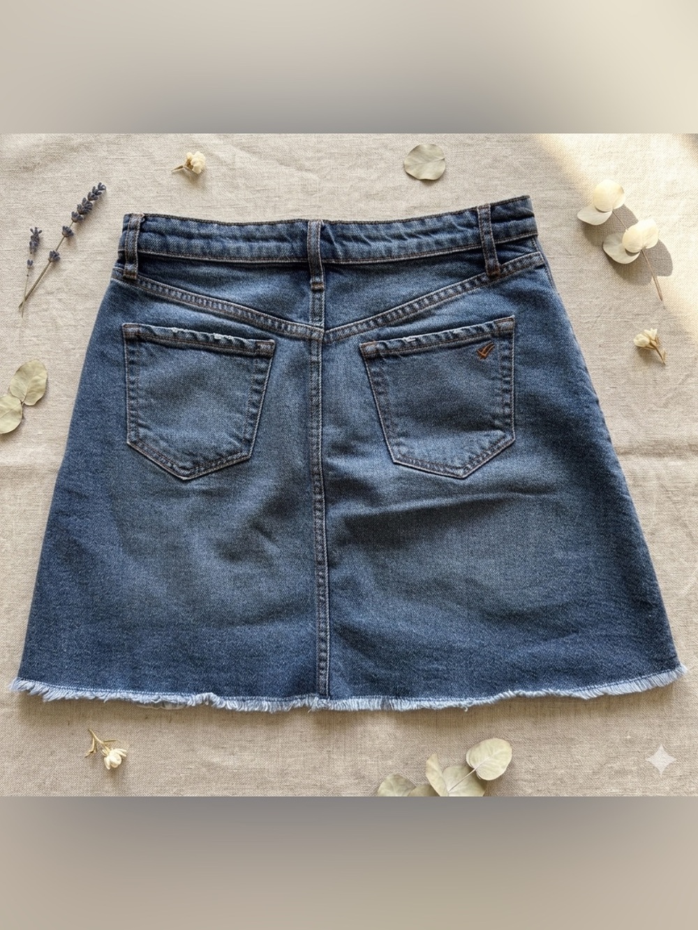 William Rast Washed Blue Denim A-Line Mini Skirt with Raw Hem – Size 26 junior - Picture 2 of 5